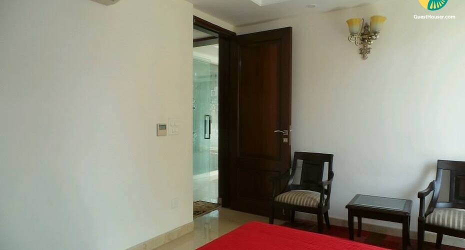 a well maintain 3 bedroom apartment, New Delhi 5